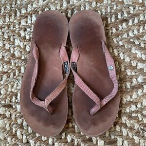 Ugg thong sandals pink size 9